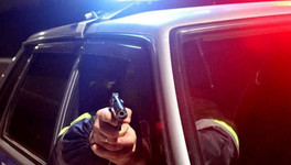 В Слободском районе подростка за рулём «девятки» остановили после выстрелов по колёсам
