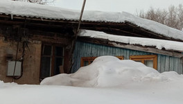 В Кирове под тяжестью снега обрушилась крыша дома