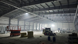 В Радужном власти обсудили с подрядчиками ход стройки крытого катка