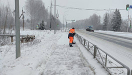 Снег на дорогах Кировской области убирали более 200 единиц техники