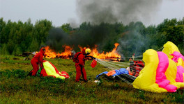 В Кировской области для тушения лесного пожара привлекли парашютистов