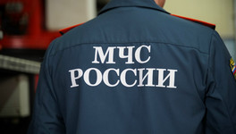 В деревне Арык огонь уничтожил крыши двух домов, бани и гаражи