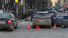 На Октябрьском проспекте столкнулись «Чери» и ВАЗ