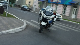 В Кировской области нарушитель пытался дать взятку сотруднику ДПС