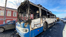 Прокуратура Кировской области организовала проверку из-за сгоревшего троллейбуса