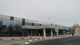На территории аэропорта Победилово появятся скамейки, качели и остановка