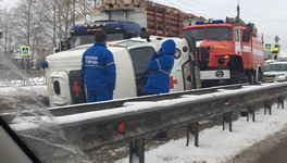В Кирове перевернулась машина скорой помощи