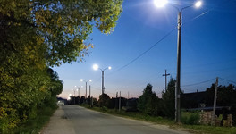 «Да будет свет!»: в Лебяжье начали работать фонари на дороге к детсаду и больнице