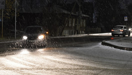 Водителям рекомендуют быть внимательными на дороге из-за погодных условий