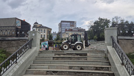 На набережной Грина начали ремонтировать лестницы