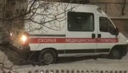В Кирове на проспекте Строителей скорая застряла в снегу