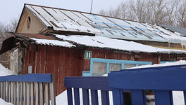 В Кирове жители двухквартирного дома боятся обрушения крыши