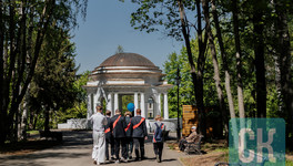 Во вторник, 26 мая, школах Кировской области проходят «последние звонки»