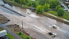 В Кирово-Чепецке после дождя затопило проспект России