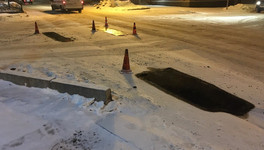 На Октябрьском проспекте дорожники уложили асфальт в снег