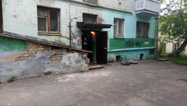 «Как в бане»: подвал дома в Кирове затопило кипятком
