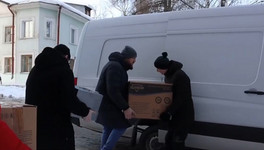 В зону спецоперации кировским десантникам передали гуманитарный груз