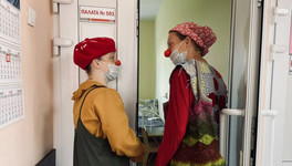 Клоуны подарили праздник детям в больнице Кирова