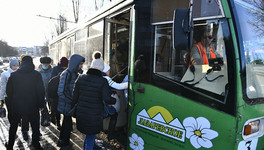 Около 800 пассажиров высадили: введение QR-кодов в общественном транспорте Казани привело к массовым заторам и опозданиям