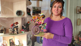 Медработник УФСИН открыла выставку своих авторских кукол в посёлке Безбожник