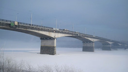 Шульгин предложил запретить большегрузам ездить по старому мосту