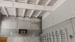 В школе Котельнича после ремонта за 8 миллионов расползлась черная плесень