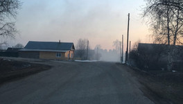 В Котельничском районе горит поле с отходами
