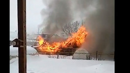 Сотрудники МЧС спасли из огня 93-летнего жителя Вятских Полян