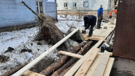 В Вересниках начали ремонтировать наплавные тротуары на период паводков (ФОТО)