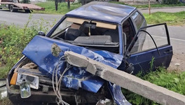 В Омутнинске пьяный водитель ВАЗа врезался в опору ЛЭП