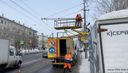 На улицах Кирова обновляют опоры контактной сети