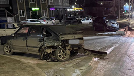 В Кирове на Ленина столкнулись две машины, водитель «Лады Гранта» скрылся