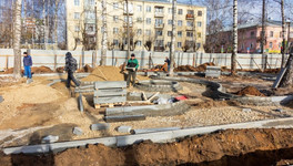 В сквере Надежды в Кирове обустраивают пешеходные зоны