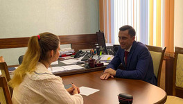 Дмитрий Курдюмов ответил на вопросы нейросети в спецпроекте «ПоговорИИм». Видео