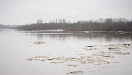 Вода в Вятке у Кирова поднялась и подтопила дороги