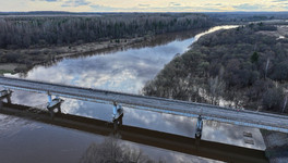 На время ремонта моста через Молому запустили пересадочные автобусы