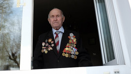 Участнику Великой Отечественной Войны устроили концерт под окнами квартиры
