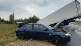 В результате двойного ДТП в Котельничском районе один человек погиб и трое получили травмы