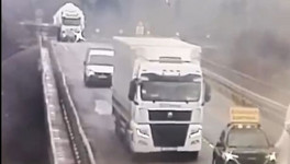 Момент просадки моста через Молому попал на видео