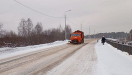 Правительство: кировские дорожники справляются с залповым снегопадом