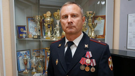В Кирове наградили росгвардейца за спасение инвалида из горящего дома