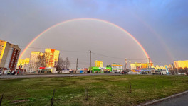 Жители Кирова делятся в соцсетях фотографиями потрясающей радуги над городом