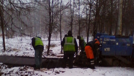В Кочуровском парке уложили асфальт в снег