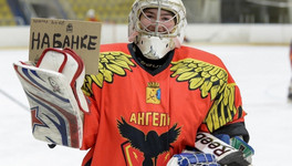 Кировские хоккеистки прошли в финал Ночной лиги женского хоккея