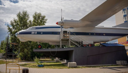 В Кирове заканчивают ремонт памятника самолёту Ан-8