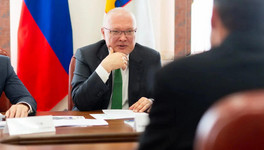 Губернатор Соколов поздравил соцработников