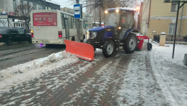 Более 70 единиц техники вывели для очистки улиц Кирова от снега