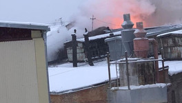 В Кирове горит спичечная фабрика