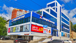 В Кирове рядом с Центральным рынком продают торгово-офисный центр за 165 млн рублей