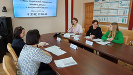 В Кировской области прошла горячая линия по вопросам поддержки семей с детьми